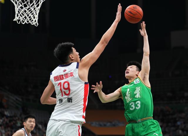 保利体育登录入口-爆发一季！广州2.26米中锋获5支NBA球队试训邀请